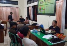 Asik Main Judi Domino, 6 Warga Kubu Diringkus Polisi
