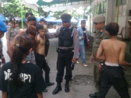 Ngamen, Lima Bonek di Ciduk