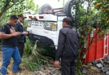 Naas, Truk Angkut Batako Terbalik