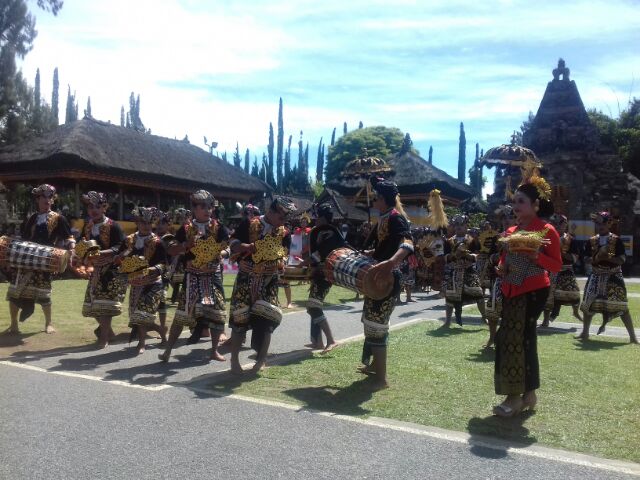 Atraksi Bleganjur Festival Danu Beratan Pukau Penonton