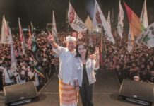 Konser Bali Salam 2 Jari, Rai Mantra Disambut Belasan Ribu Warga