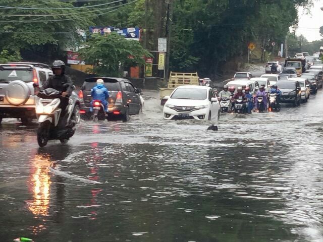 Hujan Dua Jam, Jembatan Tukad Yeh Sungi Banjir