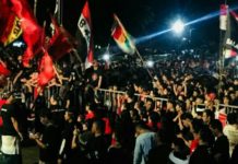 Di bawah Guyuran Hujan, Ribuan Warga Klungkung Tetap Semangat Satu Jalur