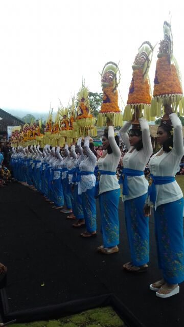 Ulun Danu Beratan Art Festival IV Resmi Dibuka, Pentaskan Beragam Tarian hingga Parade Gebogan Bunga 