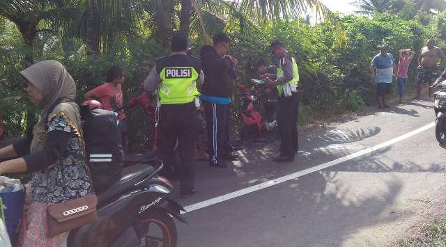 Hindari Jalan Rusak, Panther Tabrak Sepeda Motor di Samsam