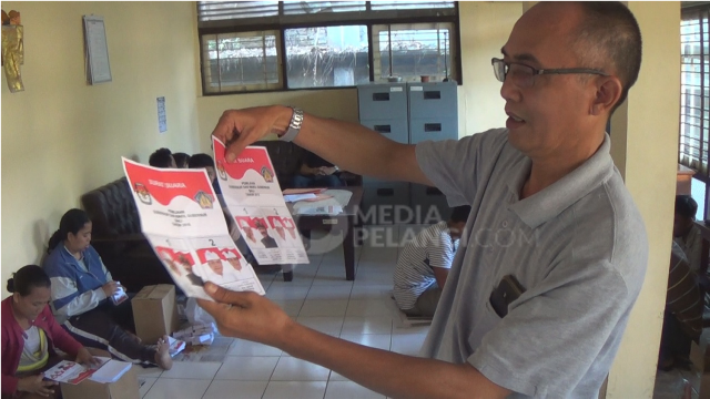 Lipat Ratusan Ribu Surat Suara, KPU Jembrana Temukan Kertas Rusak