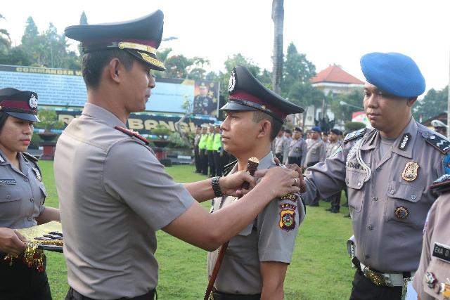 21 Anggota Polres Bangli Naik Pangkat