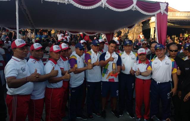 Singgah di Tanah Lot, Api Obor Asian Games 2018 Disambut Meriah