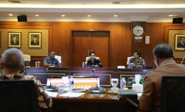 Presentasikan Trans Serasi, Bupati Eka Yakinkan Tim Juri