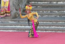 Joged Bumbung Jembrana Tepis Kesan Jaruh