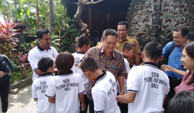 Rai Mantra Terima Audensi Tim U-12 SSB Putra Dewata Bali