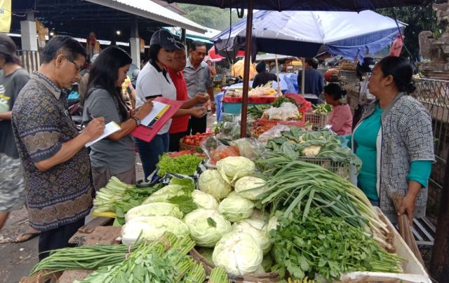 Pantau Harga Kebutuhan Pokok, TPID Tabanan Sidak ke Pasar Tradisional