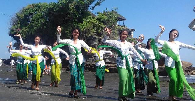 Penari Inti Tari Rejang Sandat Ratu Segara Dipasupati