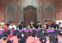 Wabup Sanjaya Apresiasi Ngaben Masal yang Digelar Desa Selanbawak dan Geluntung