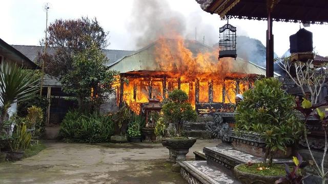 Ditinggal Sembahyang, Rumah Genten Ludes Terbakar