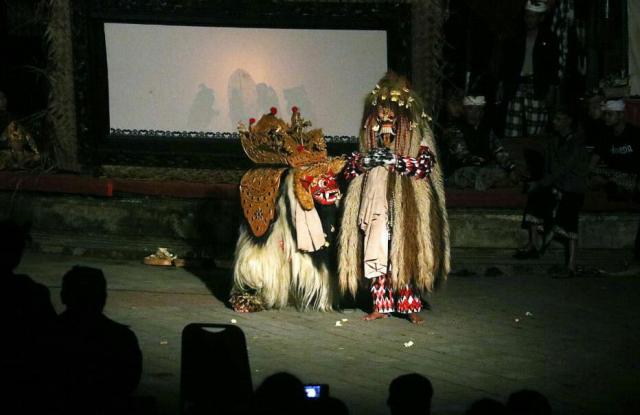 Wayang Leak Malam Jumat di Taman Budaya