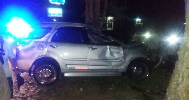 Melaju Tanpa Lampu, Pengendara Motor Luka Berat Ditabrak Mobil