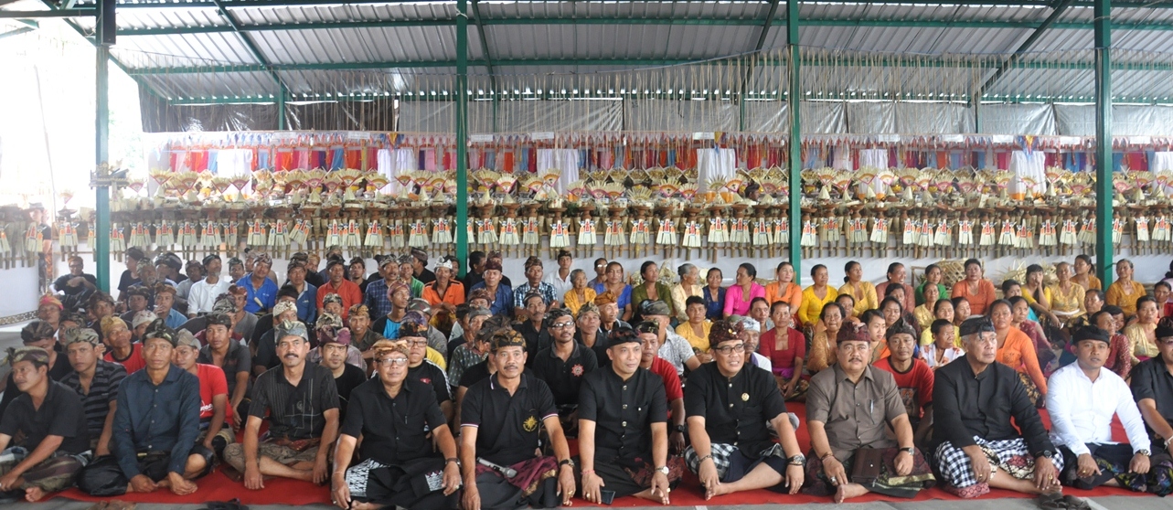 Hadiri Ngaben Massal di Tiga Desa, Wabup Sanjaya Apresiasi Kekompakan Warga