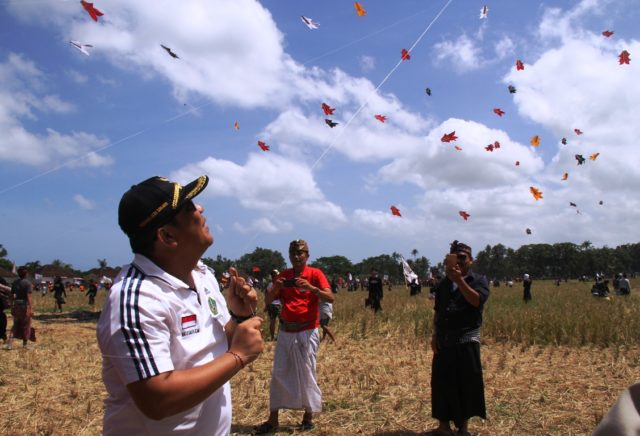 Ratusan Layangan Semarakan “Buduh Kite Festival II”