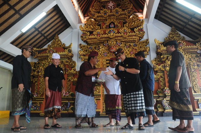 Wabup Sanjaya Hadiri Ngaben Massal di Desa Belalang Kediri