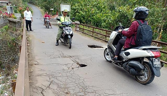 Warga Sepang Keluhkan Jembatan Rusak