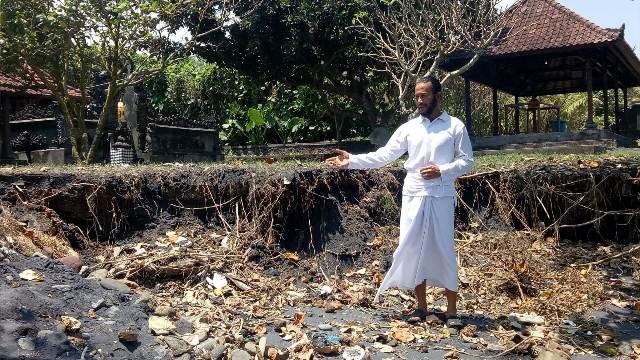 Makin Parah , Setra Kelating Tergerus Abrasi