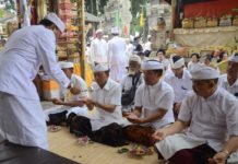 Gubernur Koster Hadiri Upacara Pujawali di Pura Dalem Balingkang Bangli