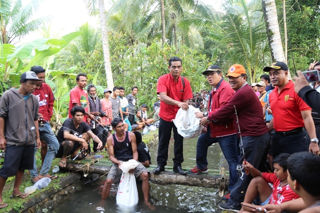 Buka Lomba Mancing, Wabup Sanjaya Ajak Warga Jaga Kebersihan Saluran Irigasi