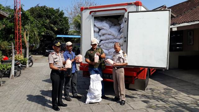 Angkut Ribuan Kilogram Barang Ilegal, Polsek Gilimanuk Amankan Bus dan Truk Box