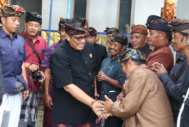 Hadiri Ngaben Masal, Wabup Sanjaya Tekankan Ngaben Tidak Selalu Mahal