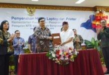 IMF-WB 2018 Berakhir Sukses, Pemprov Bali Pemprov NTB dan Pemkab Banyuwangi Menerima Seperangkat Laptop dan Printer