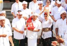 Tumpek Landep, Gubernur Wayan Koster Nedunang Keris di Jayasabha