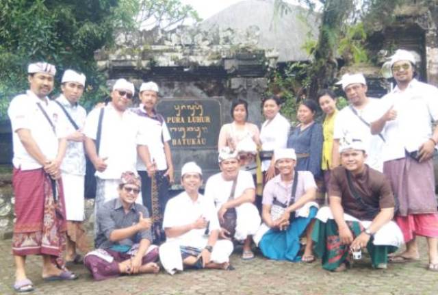 Peringati Hari Pahlawan, Pewarta Sembahyang Bersama di Pura Luhur Batukau