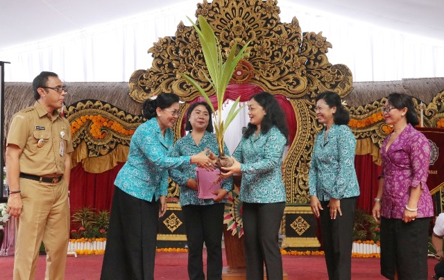 Ketua TP PKK Provinsi Bali Ny. Putri Suastini Koster, Harapkan Seribu Sungai Tertata Untuk Bali