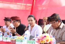 Hadiri Ngaben Masal, Bupati Eka Tekankan Terus Jaga Kekompakan Warga Susut Desa Pekraman Susut