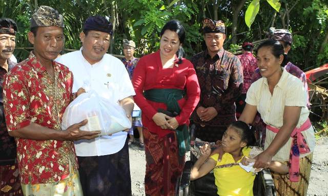 Pemkab Jembrana Bantu Paket Sembako Bagi Penyandang Disabilitas