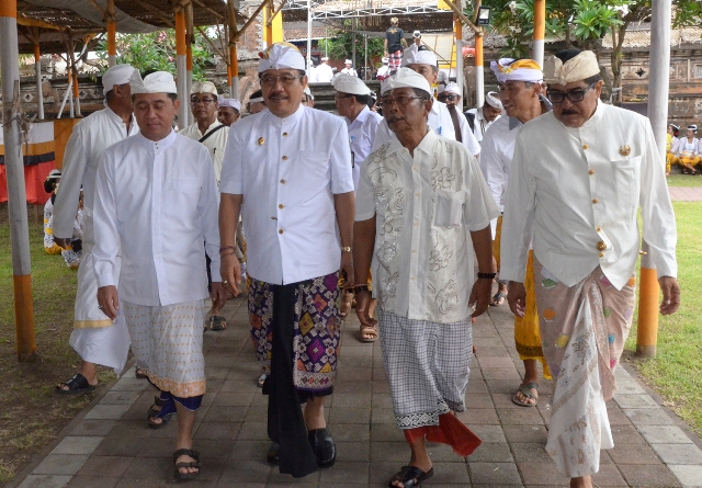 Wagub Cok Ace Hadiri Karya Agung Mamungkah di Pura Dasar Bhuwana Gelgel