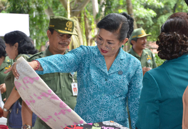 Jelang Hari Raya Galungan, Tim Penggerak PKK Provinsi Bali Gelar Pasar Murah