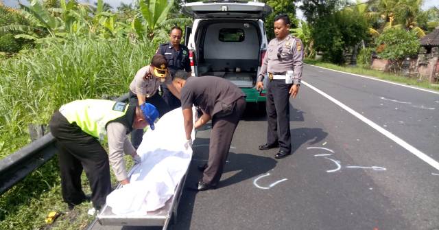 Lewati Marka Jalan, Tabrak Truk Pemotor Tewas di Tempat