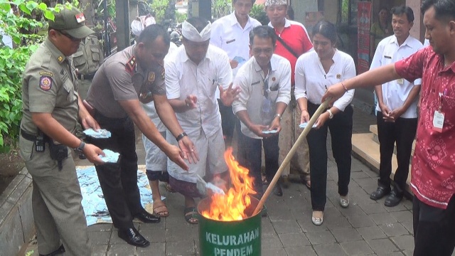 Jelang Pemilu 2019, Ribuan e-KTP Invalid Dimusnahkan Disdukcapil Jembrana