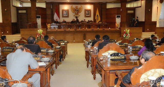 Lestarikan Alam dan Budaya Bali, Gubernur Koster Sampaikan Raperda Tentang Kontribusi Wisatawan