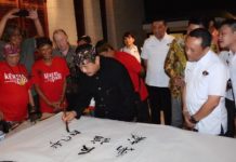 Wagub Cok Ace Buka Pameran Lukis Bertajuk “Kesabaran Adalah Bumi”