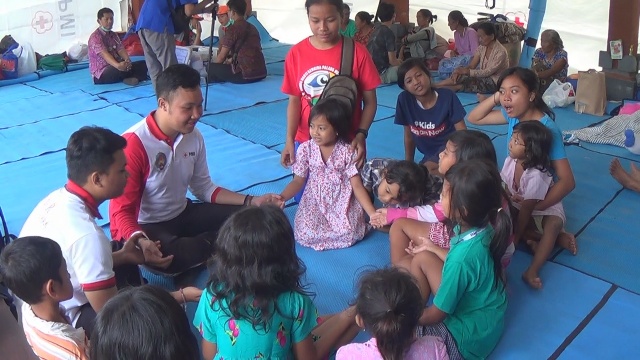 Anak-anak Korban Banjir Bandang di Biluk Poh Hilangkan Trauma dengan Bermain