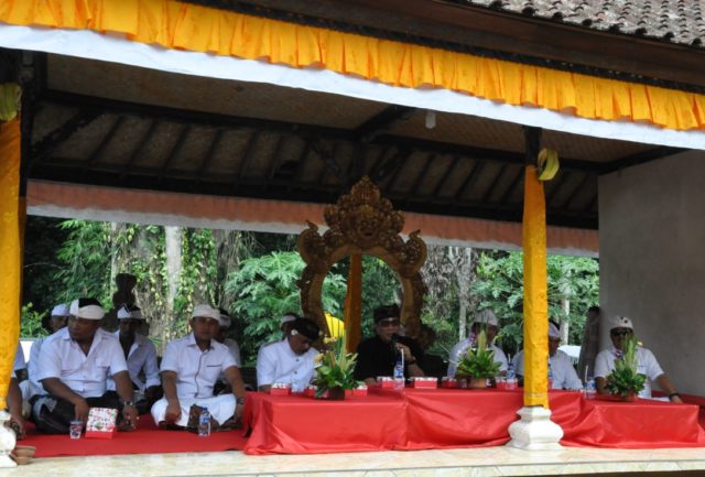 Wabup Sanjaya Hadiri Pemelaspasan Pura Pucak Penataran Marga