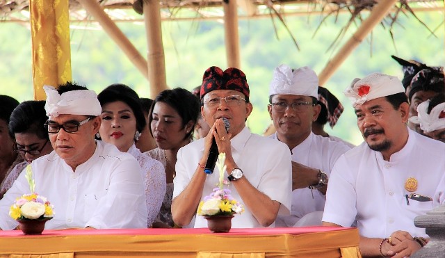 Gubernur Koster Ajak Masyarakat Dukung Program Nangun Sat Kethi Loka Bali