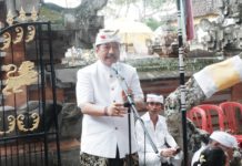 Wagub Cok Ace menghadiri Karya Pedudusan lan Nyatur Miwah Ngeratep Ida Batara Ratu Gede di Pura Penataran Agung Jukut Paku