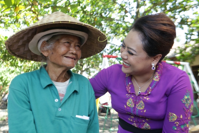 Berbagi Kepada Sesama, Ini Cara Bupati Eka Maknai Hari Kasih Sayang