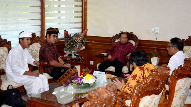 Wujudkan Ekonomi Kerakyatan, Gubernur Koster Matangkan Konsep Melibatkan Desa Adat