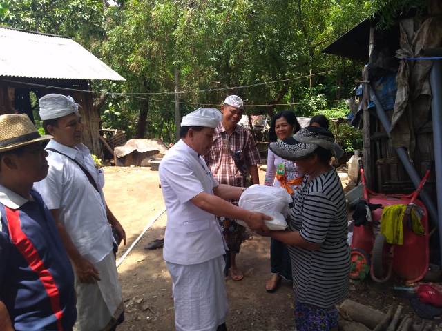 Dinas Sosial Pemprov Bali Bantu Kakek Dokal dan Nenek Nari