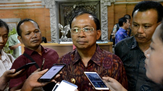 Gubernur Koster  Ingin Pendapatan Kabupaten Kota Terapkan PHR Online